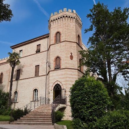 Готель Castello Montegiove Фано Екстер'єр фото