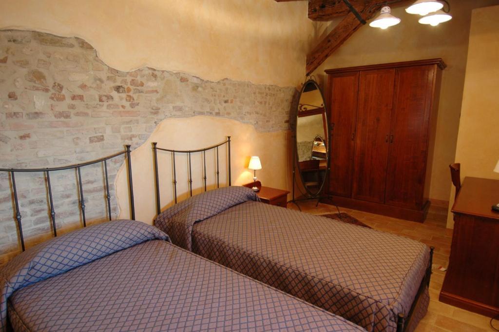 Готель Castello Montegiove Фано Номер фото