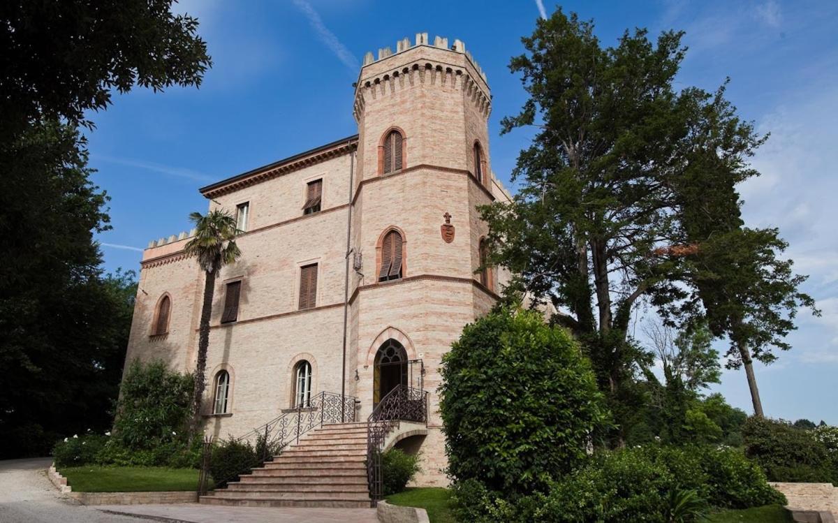 Готель Castello Montegiove Фано Екстер'єр фото